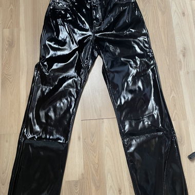 Schwarze Lederhose