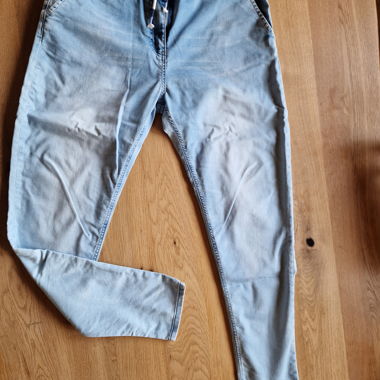 Jeans azzurri chiaro