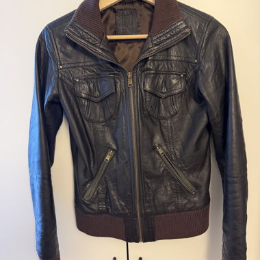 Braune Lederjacke