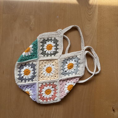 Häckel-Tasche mit Blumenmuster