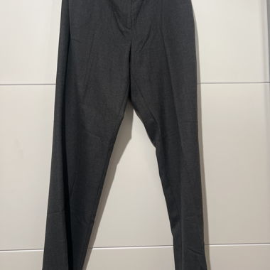 Dunkle Damenhose