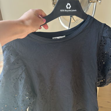 T shirt noir manche dentelle 