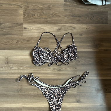 Leo Bikini