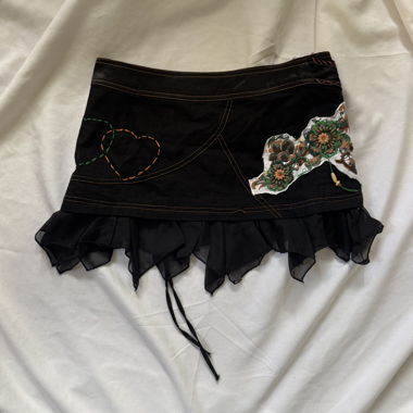 Black mini skirt with embroidery