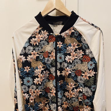 Geblümte Jacke