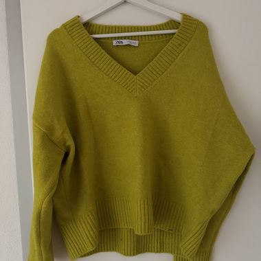 Zara V-Ausschnitt Pullover in Giftgrün