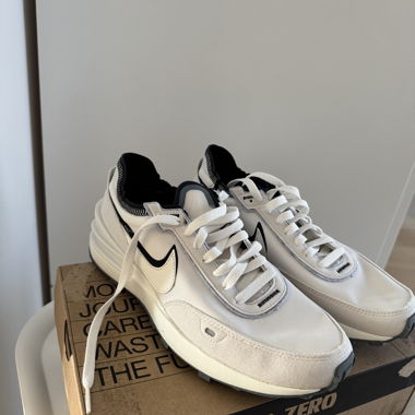 Nike Waffle One SE - Neu! 42