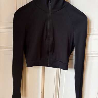 Black short zipped jacket