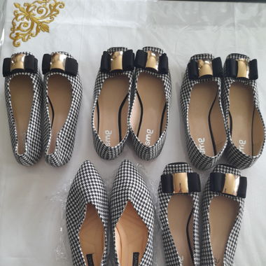 Neue Schuhe in ihrer Verpackung