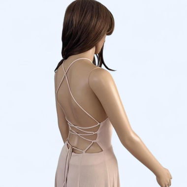 Fließendes Maxi-Kleid in Puderrosa – Trend 2025