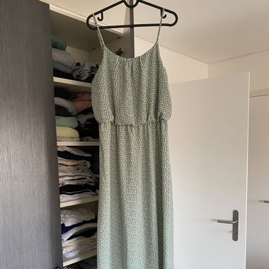 trendiges, bodenlanges Sommerkleid