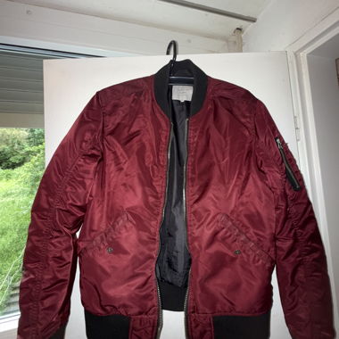Burgundy Red Bomber Jacke 