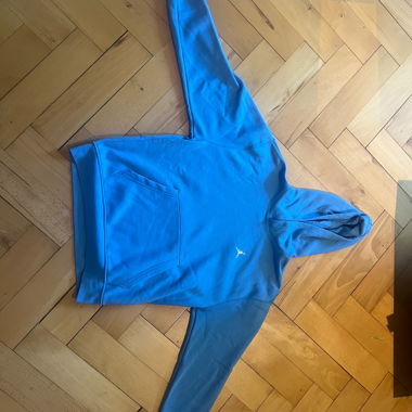 Blauer Hoodie