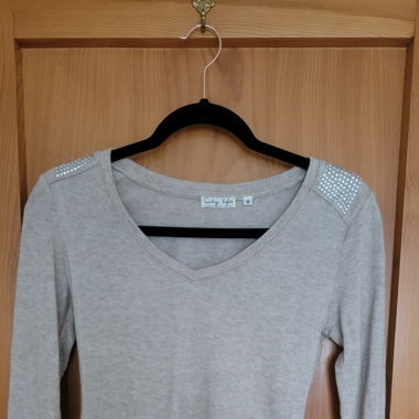 Pulli mit Strasssteinen