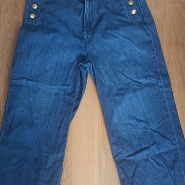 Blaue Culotte-Jeans