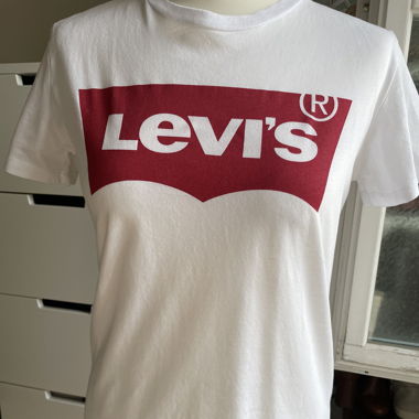 Levi’s white cotton shirt -size S  