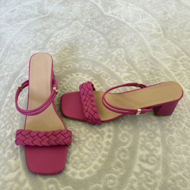Sandales à talons roses