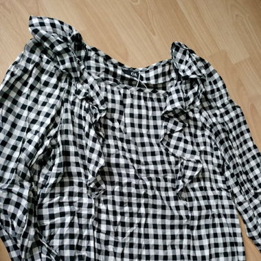 Karierte bluse mit rüschen