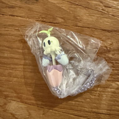 POKEMON CENTER FIGURA GLOW-IN-THE-DARK: MORELULL