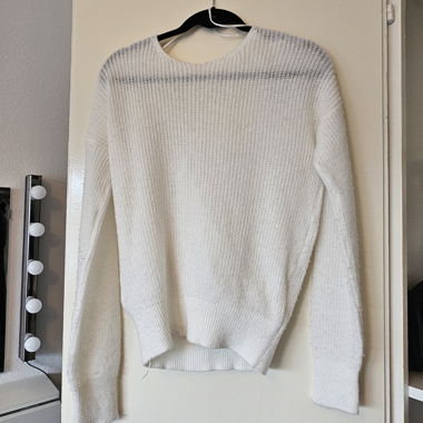 Pull cache-coeur en maille blanche