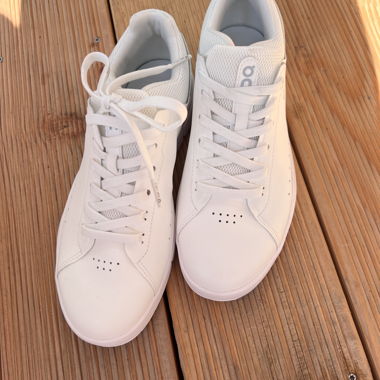 ON Roger Advantage Sneaker weiss