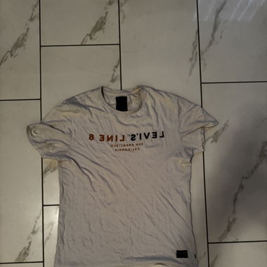 Levi’s T-shirt