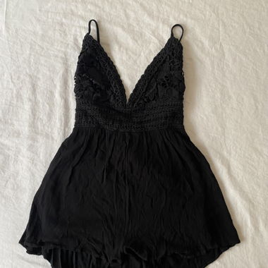Combinaison Noire avec Motif Crochet