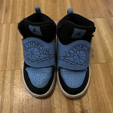 Baskets Nike Jordan bleu et noir