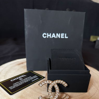 Chanel CC Pearl Crystal Brooch r3p