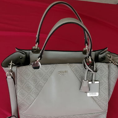 Sac Guess en très bon état 
