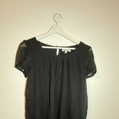 Schwarze, kurzärmlige, schicke Bluse