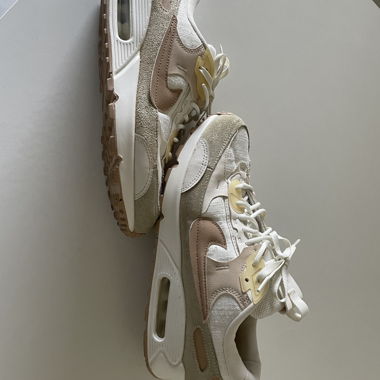 Baskets Nike beige et blanc
