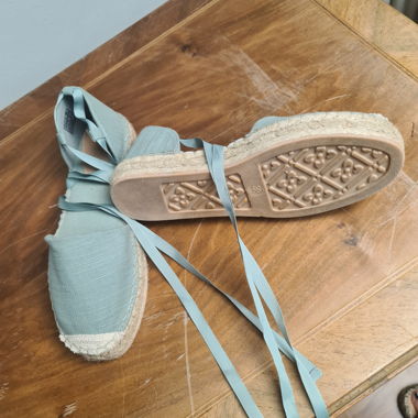 Espadrilles mit langen Bändeln