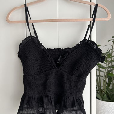Schwarzes gerafftes Top