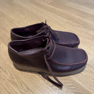 Clarks Red 