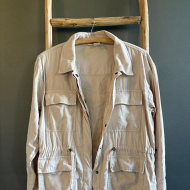 Weisse Übergangsjacke