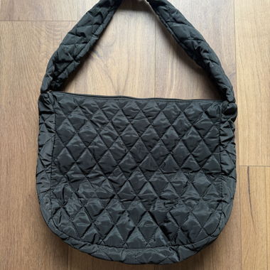 Schwarze gesteppte Puffy Bag 