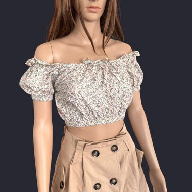 Haut court fleuri épaules dénudées