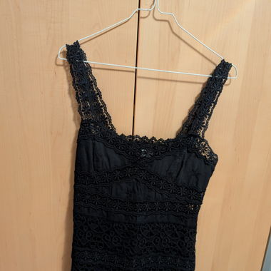 Schwarzes Minikleid