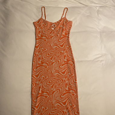 Robe moulante et dos nul avec motifs 
