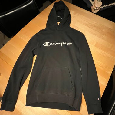 Black Pullover, Champion