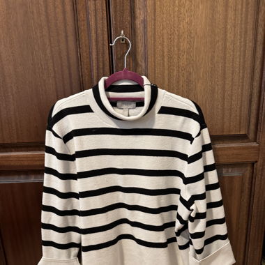 Pullover mit Kragen und Streifen