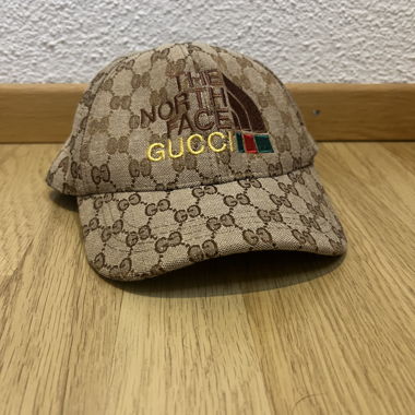 The North Face x Gucci Kappe braun