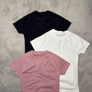 3 enge Sporttshirts (nur 1x mal getragen)