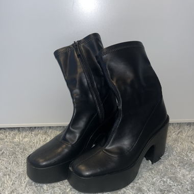 Pleateau Boots