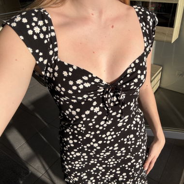 Vestito corto nero a fiori bianchi
