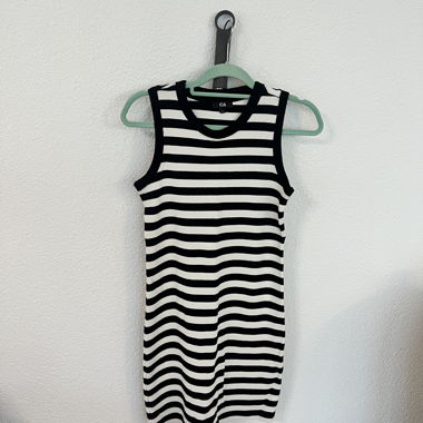 Robe sans manches rayée