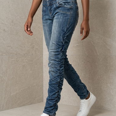 Hellblaues Slim-Jeans mit Used-Waschung