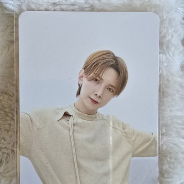 Ateez Yeosang POB Hug vers. Kpop officiel 