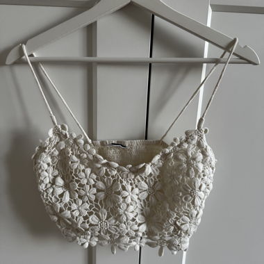 Stradivarius - Top corto ricamato - Taglia S